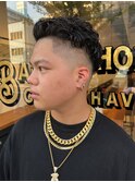 スキンフェード短髪パーマバーバースタイル