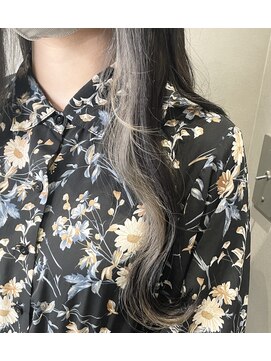 ウノ 若葉台(UNO) イヤリングカラーホワイトシルバー