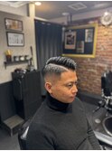 ミドルスキンフェードサイドパートスタイル