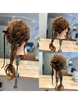 トゥージュ ベル(Toujours Belle) 編み下ろしタイトアレンジヘア