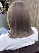 イリ 心斎橋(ili)&nbsp;インナーカラーホワイトブロンドフェイスレイヤー