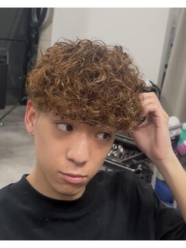 イーラ(era) スペインカール　ツイストスパイラル眉カットメンズパーマ