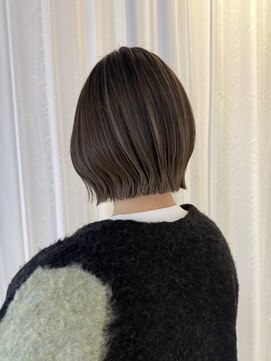 ロエ(loe) グレージュハイライト。白髪デザインハイライト