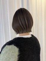 ロエ(loe) グレージュハイライト。白髪デザインハイライト