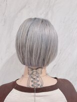 リー 枚方(Lee)&nbsp;店長今里☆バッサリボブにしてホワイトシルバーに☆