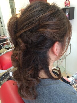 フェアリーパーフェクト(FAIRY PERFECT) シンプルすぎないラフ感ハーフアップ