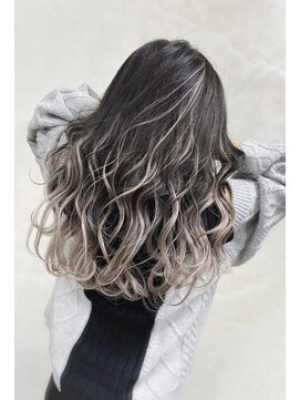 テイス 新宿(TACE) グラデーションカラー[ネビージュ/黒髪/小顔/新宿]