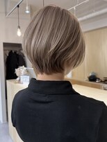 バベル アット フルリール 甲子園口(BABEL at fleurir) ブリーチ2回ミルクティーベージュのショートボブヘア
