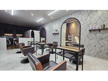 カミビトプラス 香芝店(KamiBito +plus)の雰囲気（店内は対面６席でご用意しております☆）