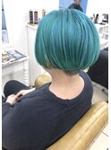ハイトーン/寒色系カラー/ターコイズブルー/刈り上げショート