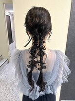 ミラ(Mila)&nbsp;ゆるふわツイン編みおろし＊結婚式お呼ばれヘア