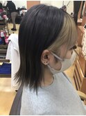 シルバーベージュバングカラー×小顔外ハネ黒髪ボブスタイル