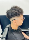 男らしさ全開！ツイストパーマ×極薄スキンフェード