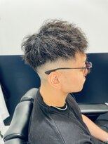 リバティシェアバーバー 銀座(LIBERTY SHARE BARBER)&nbsp;男らしさ全開！ツイストパーマ×極薄スキンフェード