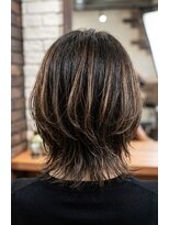 ヘアメイク フレンシア(hair make flencia)&nbsp;軽やかな動きで魅せるレイヤーミディアム【327スタイル】