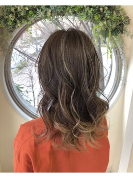 ルーチェ(luce) バレイヤージュ！アッシュベージュ！デザインカラー