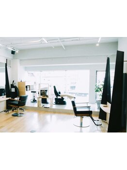 街中なのでアクセス抜群☆少人数の空間でゆったりとしたひと時を過ごせるプライベートサロン