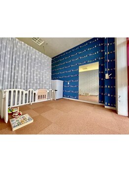 キッズルームがあるのでお子様と一緒にご来店いただけます！親子ご一緒の施術特典も◎是非ご来店下さい♪