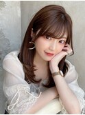 20代に人気！顔周りの後れ毛がかわいいシャギーレイヤーロング