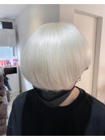 アクト(ACT) ホワイトシルバー/おしゃれショート/ハイトーンカラー