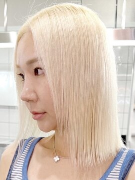 ウィコ 新宿(WICO) ホワイトブロンド[新宿駅/斜めバング/グレージュカラー]