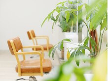 エイトオー(8o)の雰囲気（白を基調としたシンプルで入りやすい店内、朝8時オープン！）