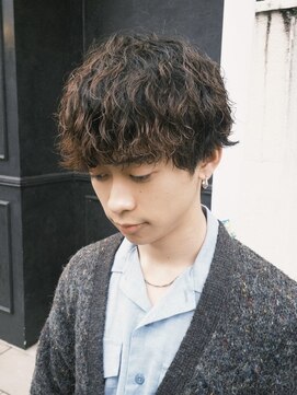 カムジーヘッドカミノウラ(COMEGHEAD KAMINOURA) 無造作な質感でこなれ感◎ メンズパーマで垢抜け！[上乃裏]