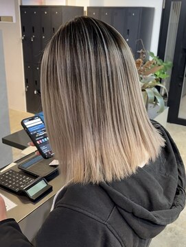 メリー オオサカ(Merly Osaka) contrast beige balayage