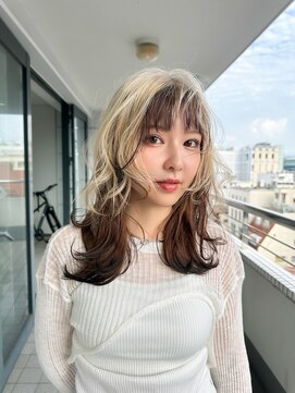 イロウ 山口どうもん店(IROW) ダブルカラー ブリーチ ホワイトベージュ 顔周りレイヤー