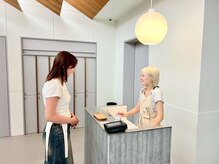 初めての方も安心◎笑顔で丁寧にお出迎えします/ブリーチ/ブリーチなしダブルカラー/韓国/レイヤーカット/