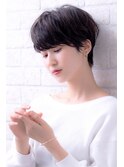 似合わせカットで個性的斜めバングで大人かわいいナチュラルボブ