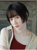 タイトで濡れたような質感のショートボブ