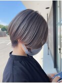 ハイトーングレージュ