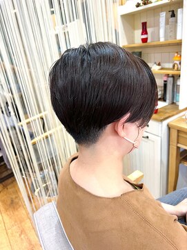 イノセンツ(Innocent'S) アシンメトリー/刈り上げ/アップバング/刈り上げ女子