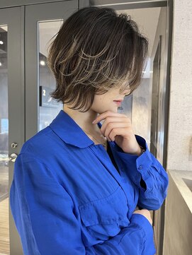 アンダーバーホワイト(_WHITE) 大人可愛い20代30代40代インナーカラー小顔ウルフレイヤーボブ