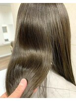 ロイ(ROY)&nbsp;オリーブカラーで透明感を