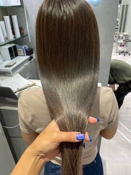 ロア 中目黒(loa) レイヤーロング/グレーベージュ/黒髪/前髪パーマ[中目黒]