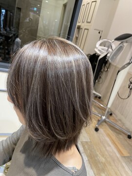 ネオリーブエム(Neolive em;) コントラストハイライト×ミルクティーベージュ