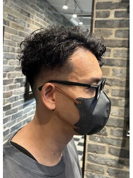 ミリオンバックス 御徒町店(Million Backs) シークレットパーマ/フェード/パーマ<理容室>[メンズ/眉毛]