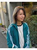 大人可愛いハイトーン顔まわりレイヤーボブ