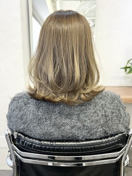 オウル(Owll) ＊鎖骨ラインレイヤーボブシアーベージュアプリエカラー＊