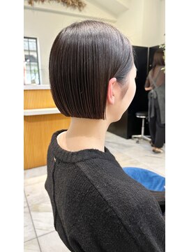 Lideeタイトな耳掛けボブココアベージュ