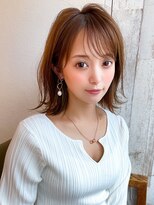 大人かわいい小顔外ハネミディアムひし形シルエットくびれミディ