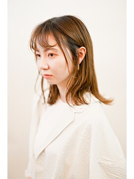 グリ(GURI) 抜け感のあるミディアムスタイル オレンジベージュヘアカラー