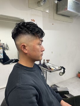 メリケンバーバーショップ フクオカ(MERICAN BARBERSHOP FUK) スキンフェードパーマ
