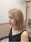 ブリーチ必須!ミルクティーベージュミディアムボブ