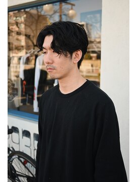 フォーコーナーズカットショップフェイビーズ 名古屋西(FourCornersCutShop favey's) 大人男子ウェーブセンターパート