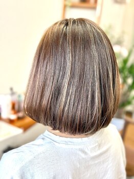 リアングレース(Liens Grace)の写真/長年の経験で培った技術を持つオーナーのマンツーマン施術＊大人女性の魅力を引き出すグレイカラーをご提案