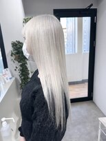 ユウル 横浜(juhl.)&nbsp;ホワイトシルバーアッシュブロンドブリーチダブルカラー横浜駅