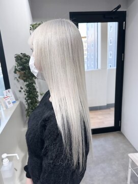 ユウル 横浜(juhl.) ホワイトシルバーアッシュブロンドブリーチダブルカラー横浜駅